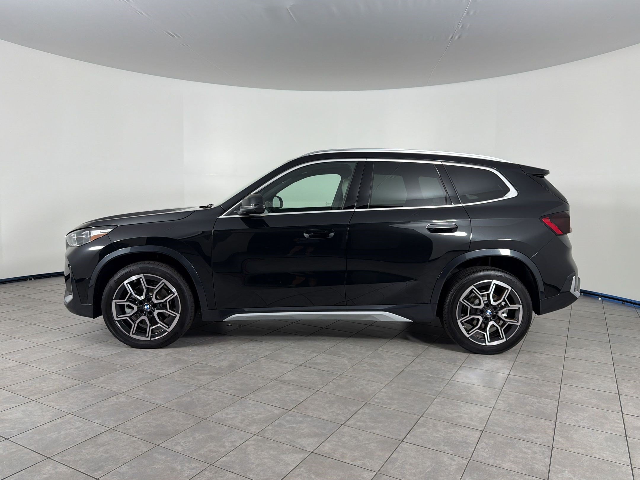 New 2026 BMW X1 xDrive28i w/ Technology Package AWD/4WD image 2