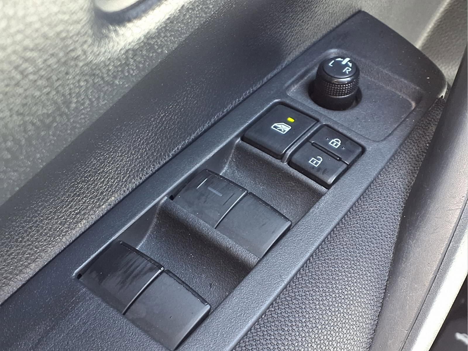Used 2020 Toyota Corolla LE image 24
