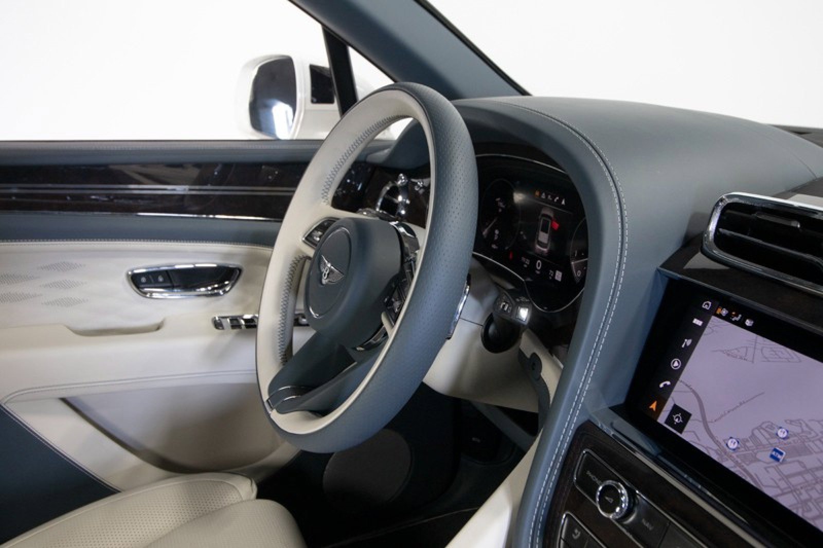 Used 2023 Bentley Bentayga Extended Wheelbase image 62