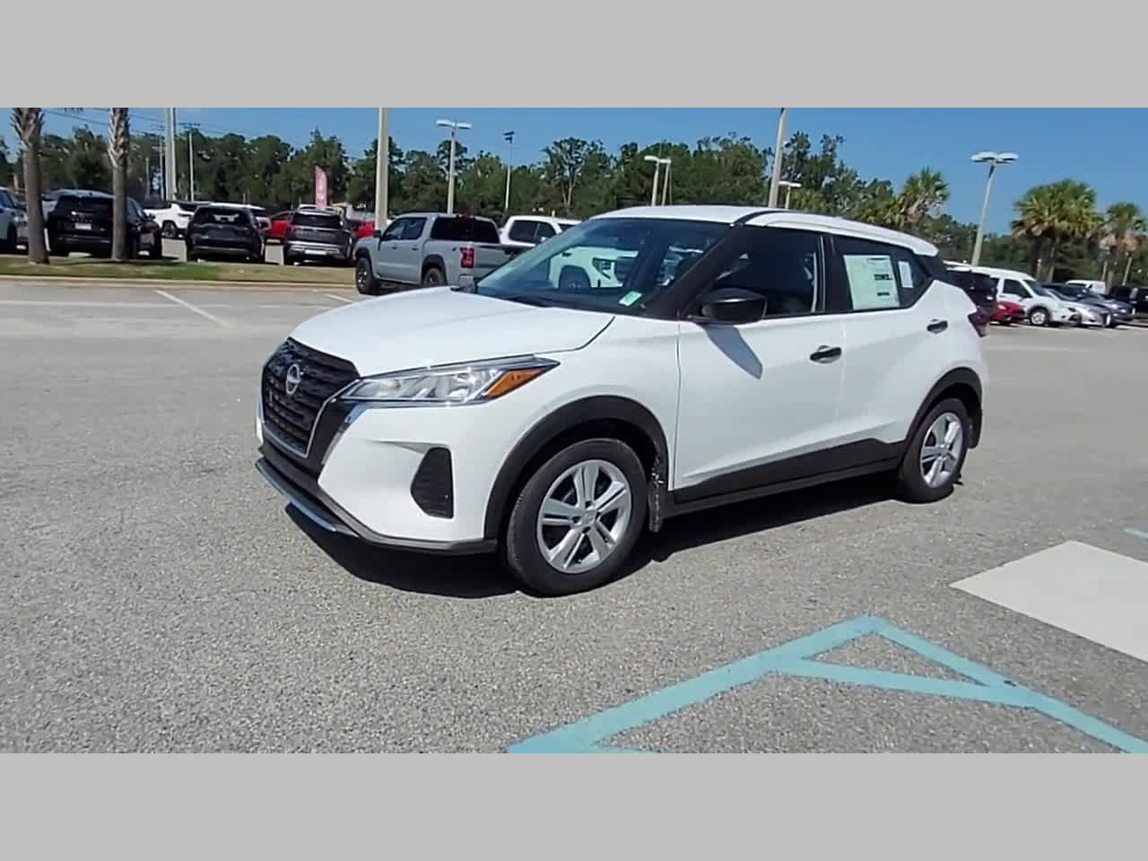 New 2025 Nissan Kicks Play S image 21