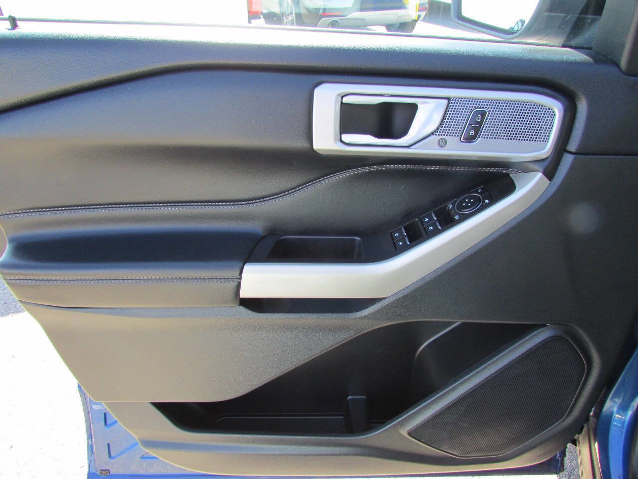 Used 2023 Ford Explorer Limited image 14