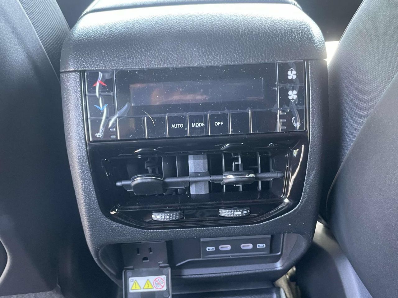 New 2026 Jeep Grand Cherokee L Limited w/ Luxury Tech Group II AWD/4WD image 22