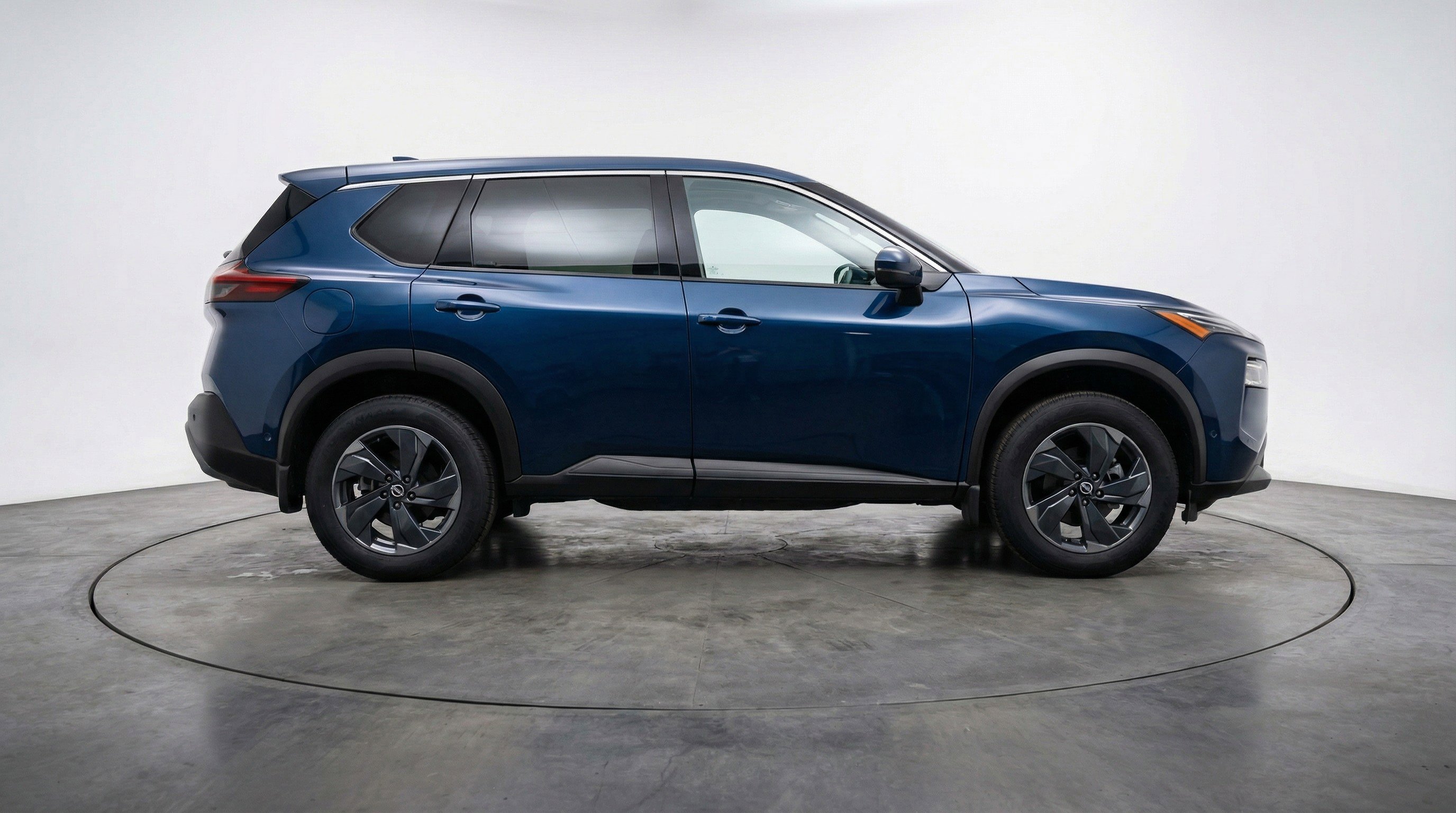 Used 2025 Nissan Rogue SV image 11