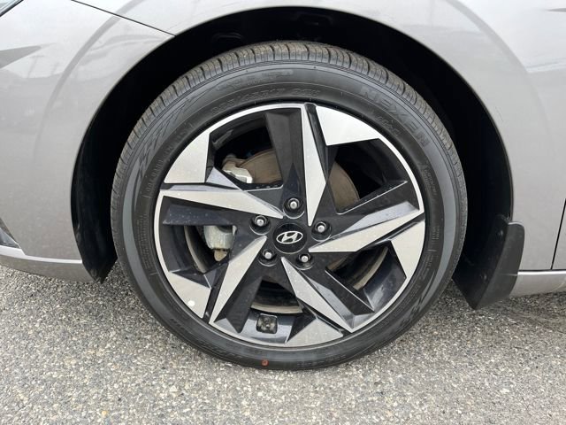 Certified 2022 Hyundai Elantra Limited image 24