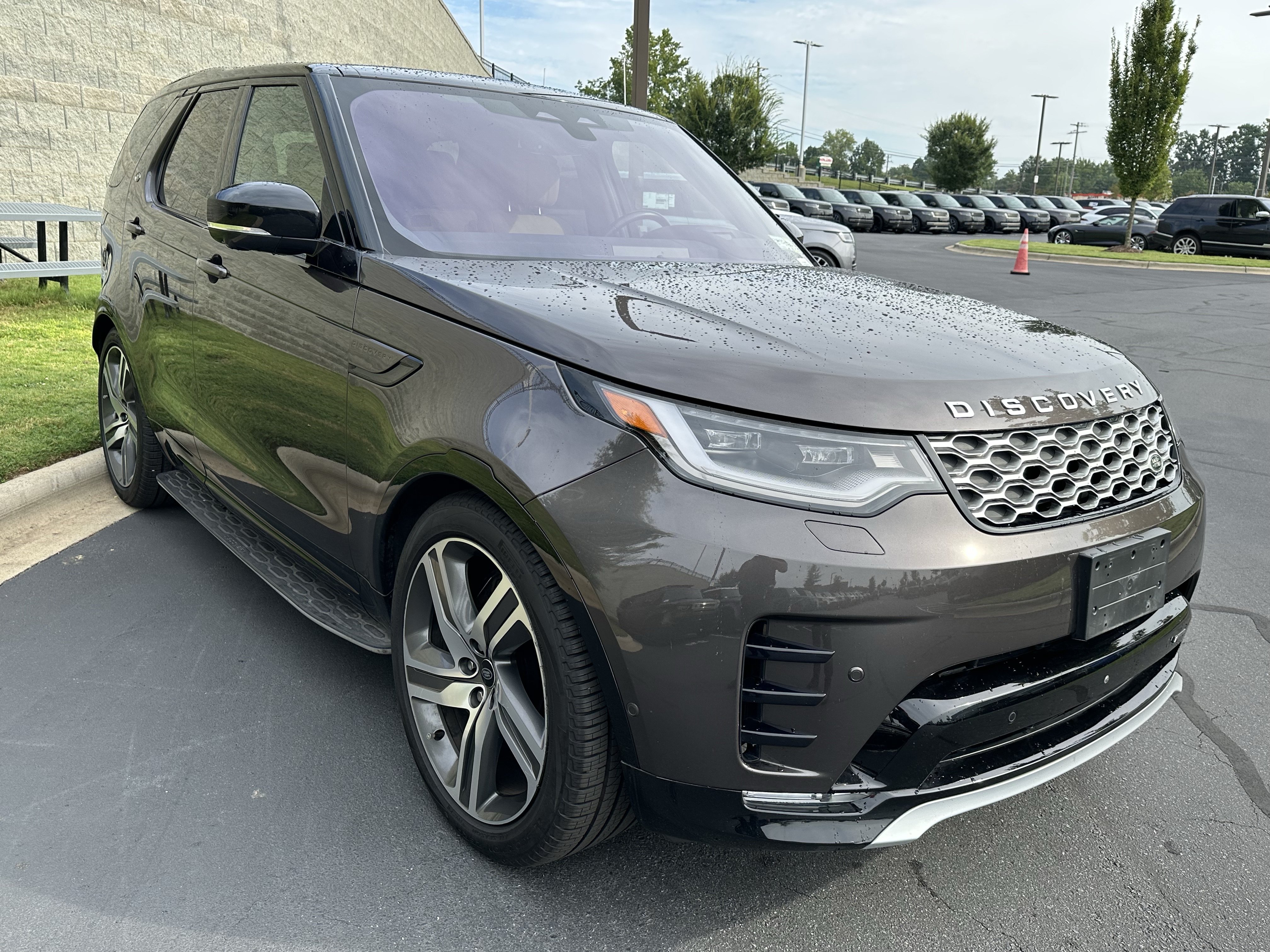 Certified 2023 Land Rover Discovery Metropolitan Edition AWD/4WD image 9