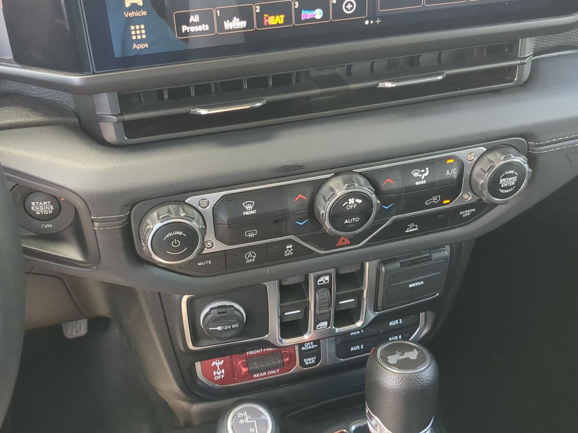 Used 2024 Jeep Wrangler Unlimited Rubicon image 19