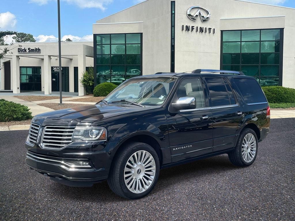 Used 2017 Lincoln Navigator Select image 3
