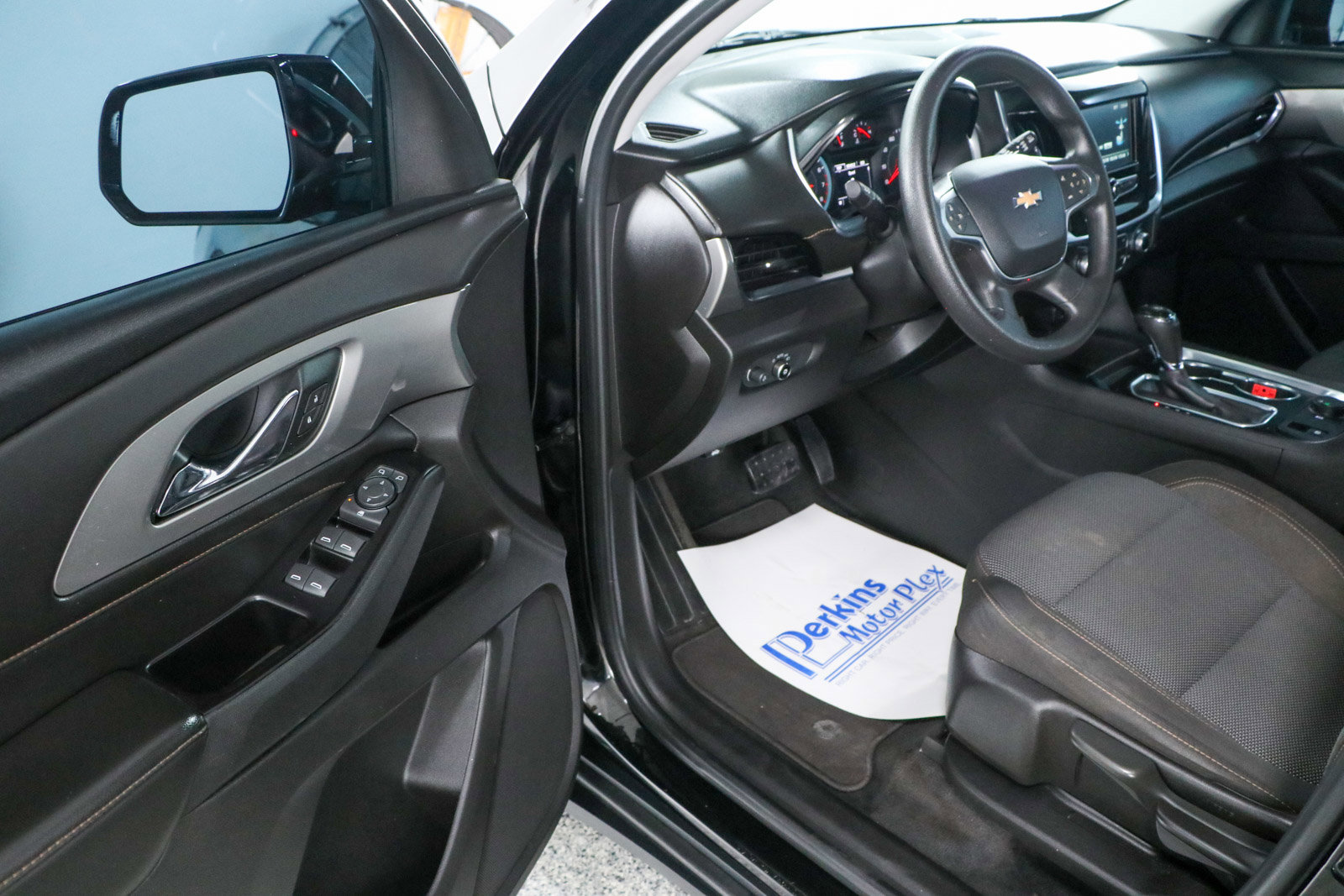 Used 2018 Chevrolet Traverse LS image 3