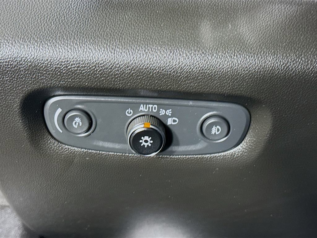 Used 2021 Chevrolet Traverse LT FWD image 18