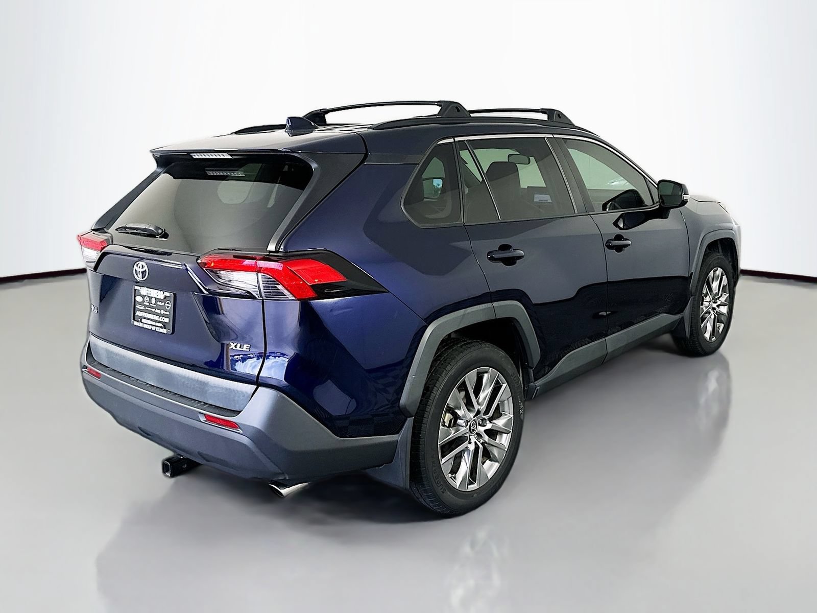 Used 2019 Toyota RAV4 XLE Premium FWD image 7
