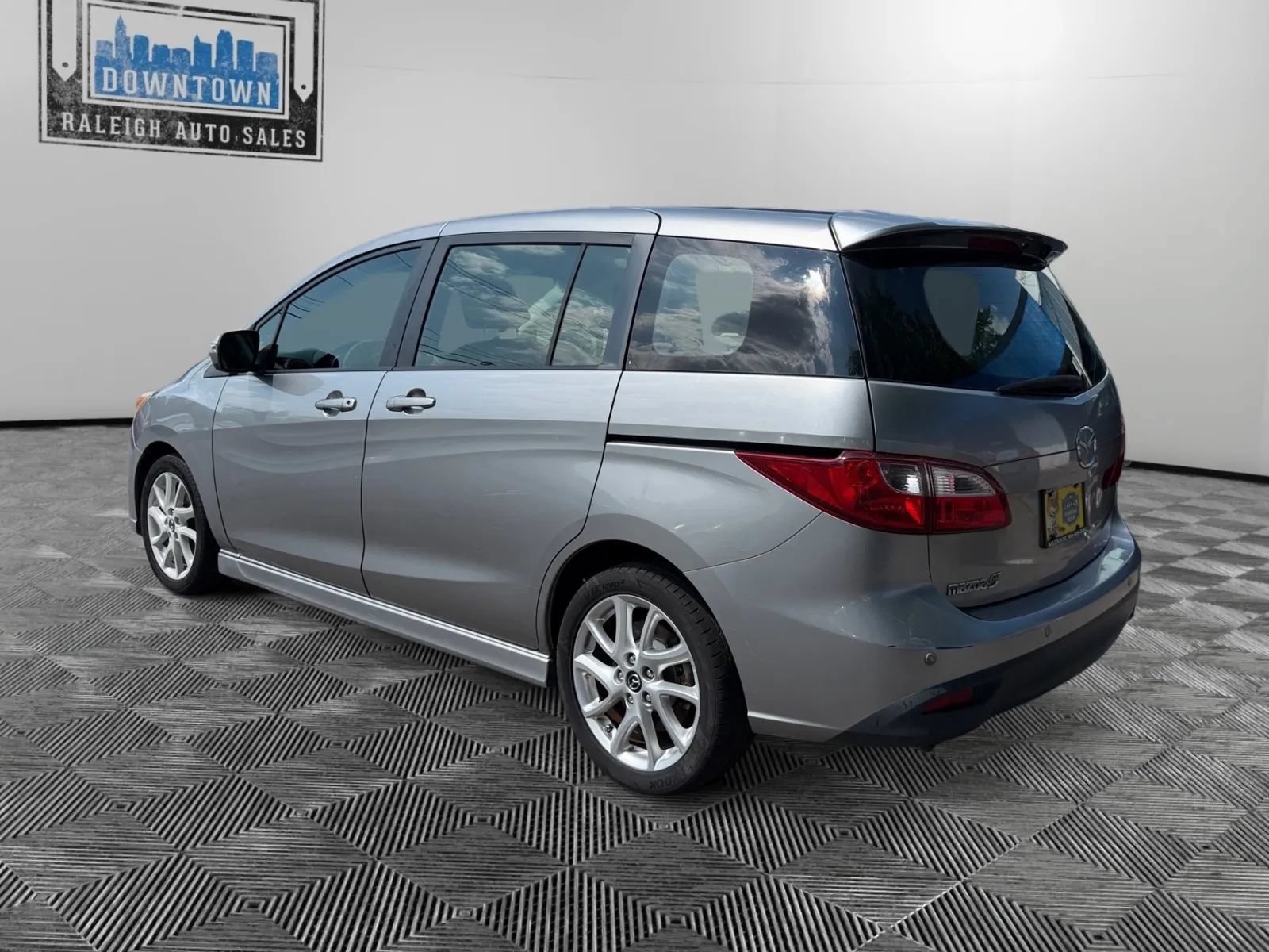 Used 2013 MAZDA MAZDA5 Touring FWD image 8
