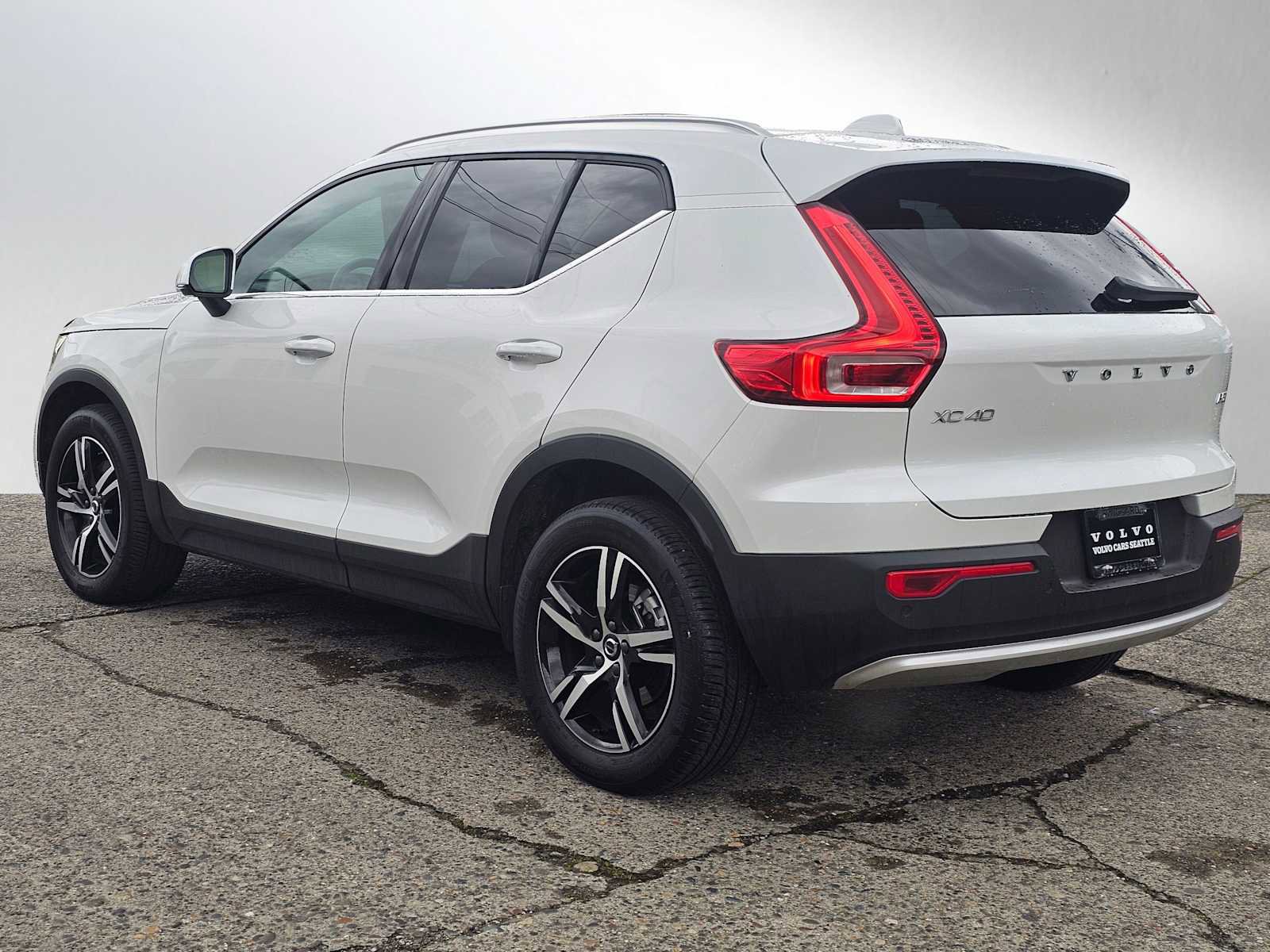 Certified 2025 Volvo XC40 B5 Core w/ Protection Package Premier image 5