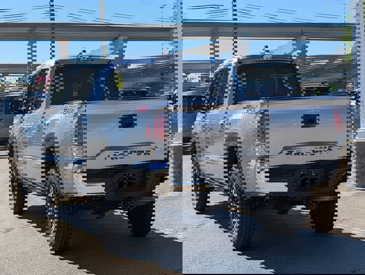 Used 2021 Toyota Tacoma TRD Off-Road image 3