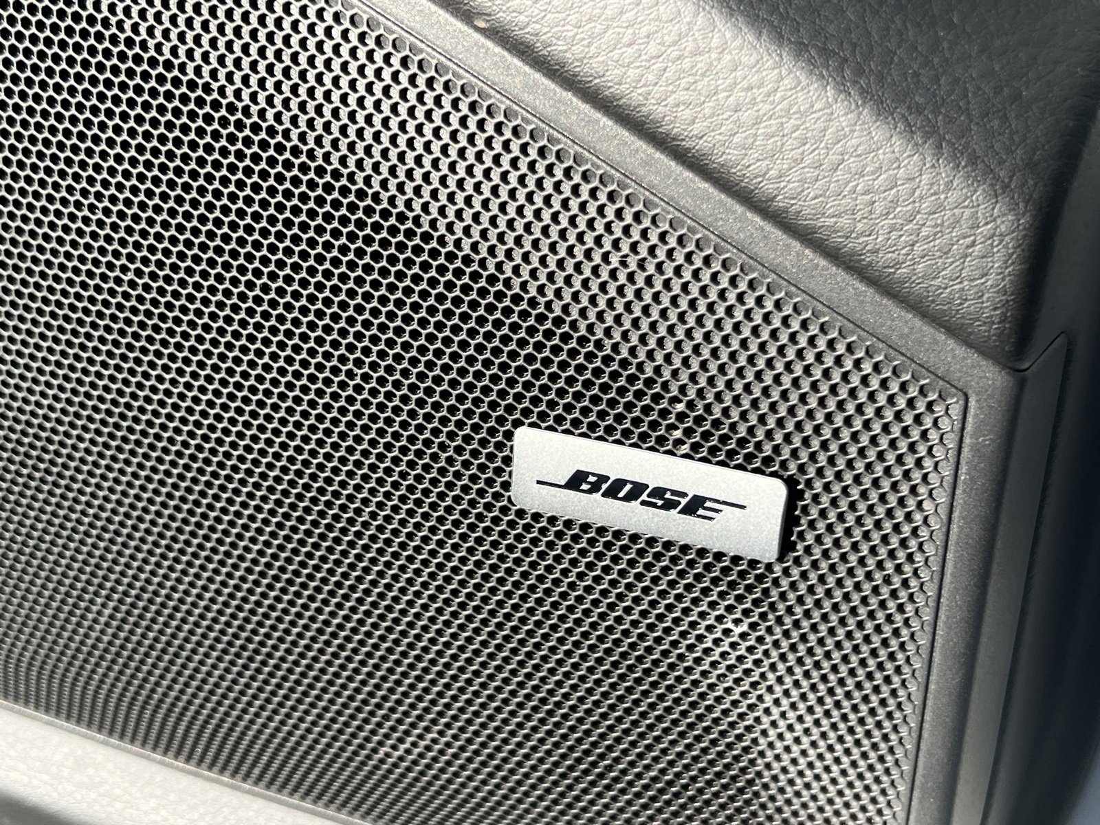 Certified 2022 Porsche Cayenne Platinum Edition image 30