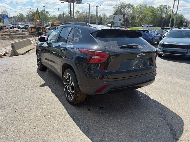 Used 2025 Chevrolet Trax RS image 5
