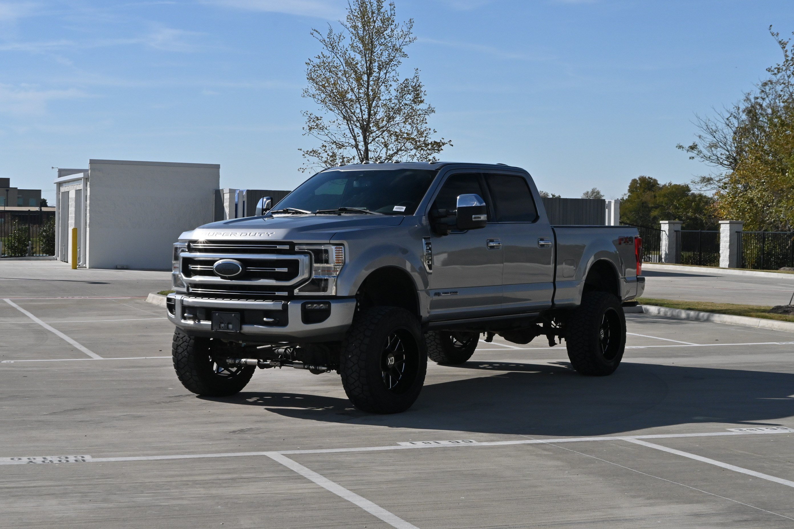 Used 2022 Ford F250 Platinum w/ FX4 Off-Road Package AWD/4WD image 5