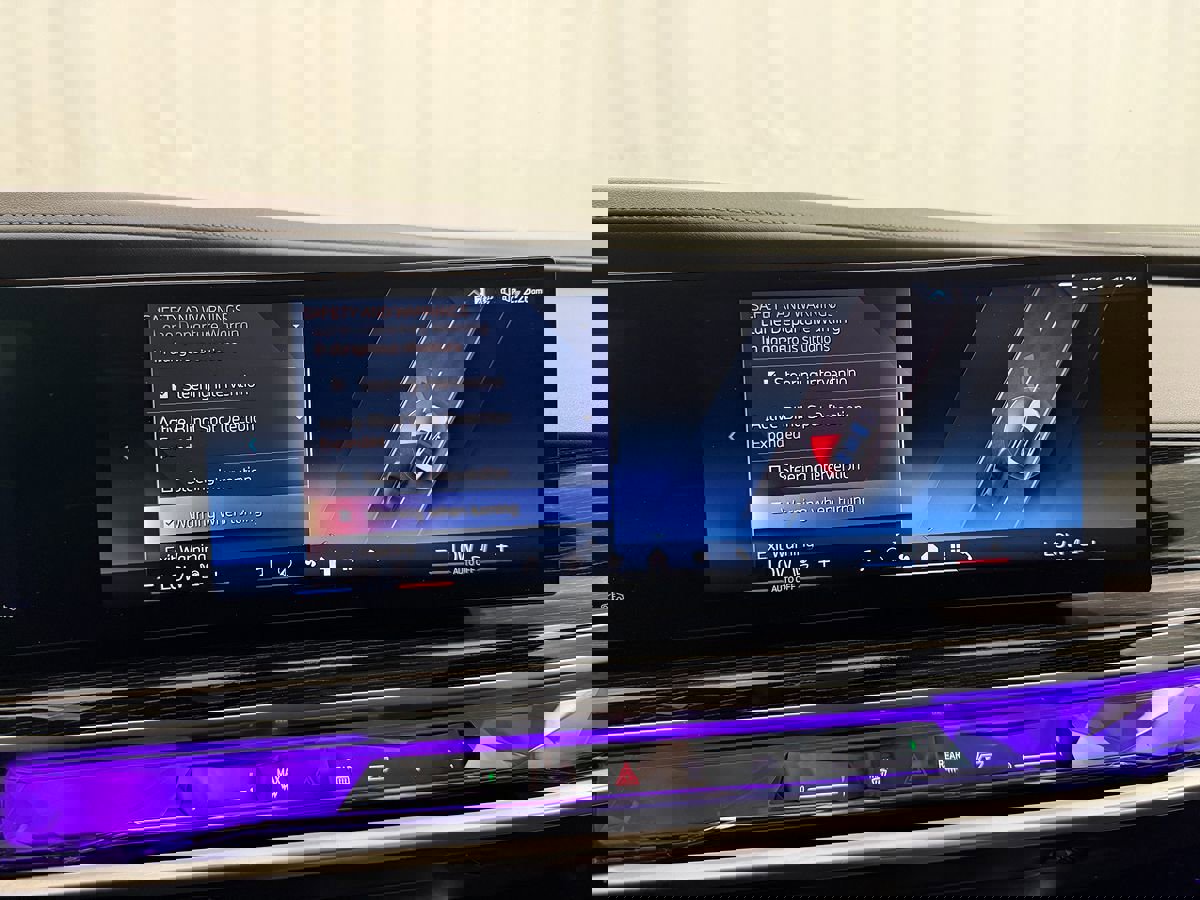 Used 2025 BMW 740i xDrive image 29