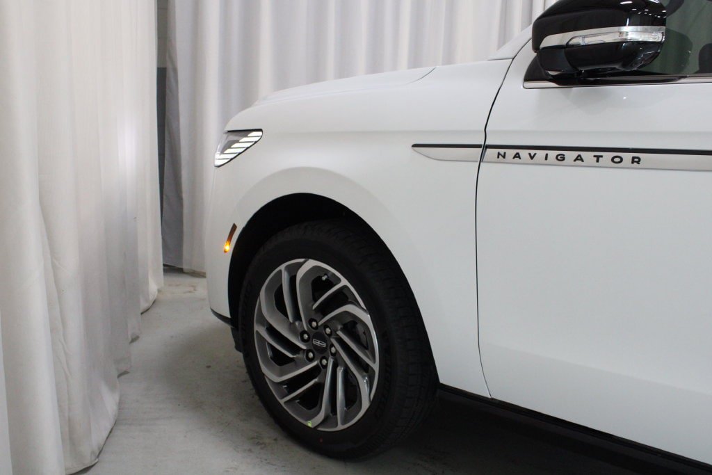 New 2027 Lincoln Navigator Reserve AWD/4WD image 29