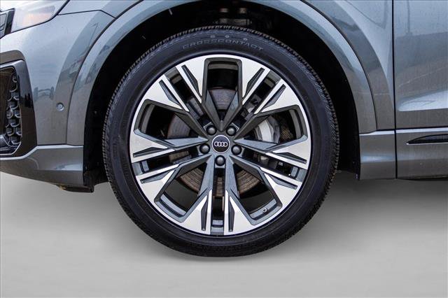 Certified 2025 Audi Q8 Prestige w/ Prestige Package AWD/4WD image 9
