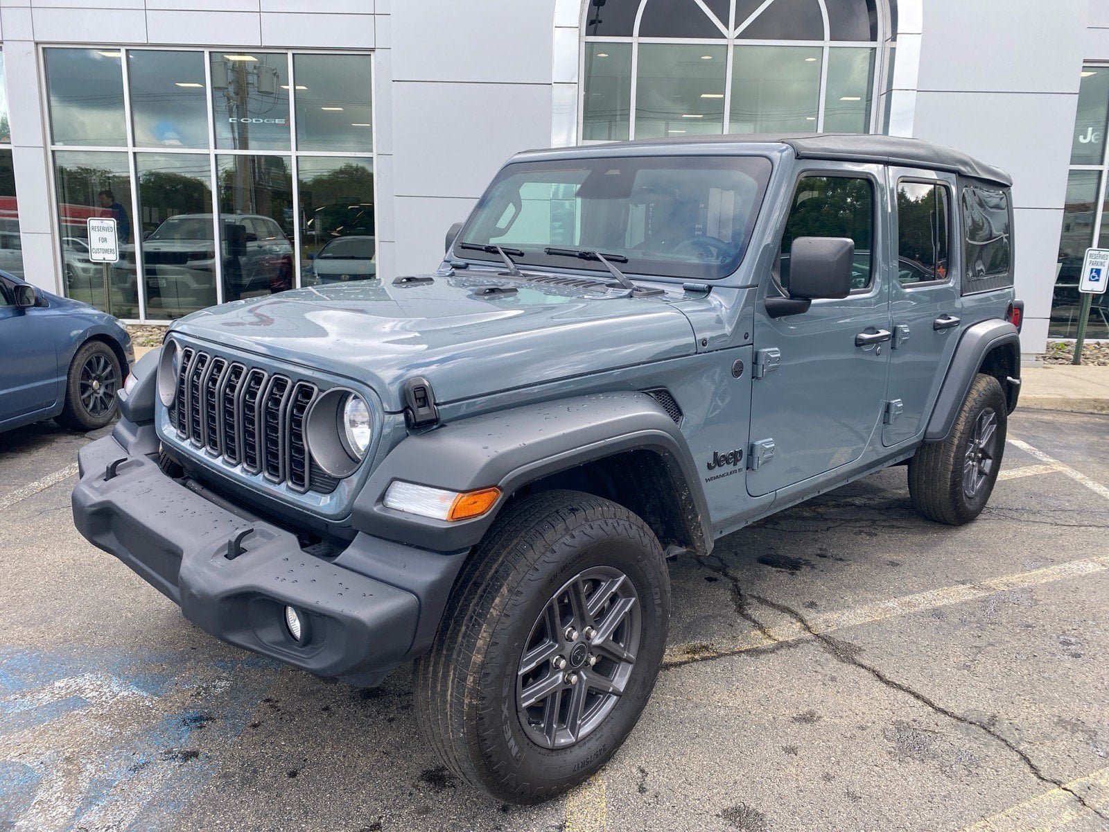 Used 2025 Jeep Wrangler Unlimited Sport AWD/4WD image 1