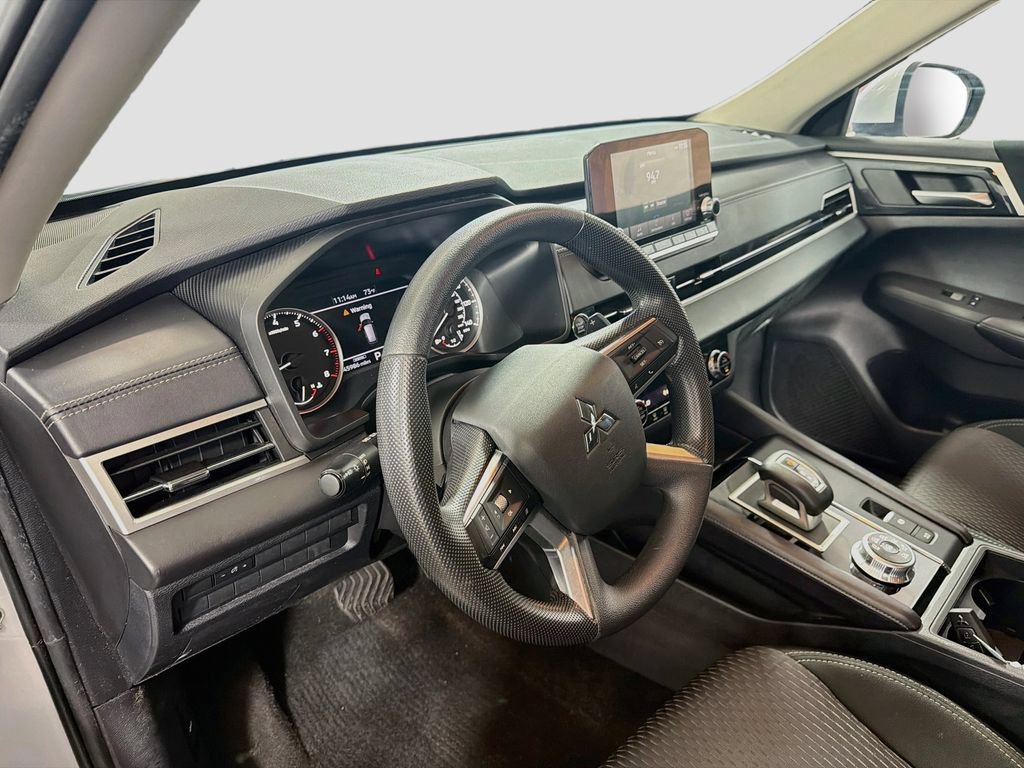 Used 2023 Mitsubishi Outlander ES AWD/4WD image 11