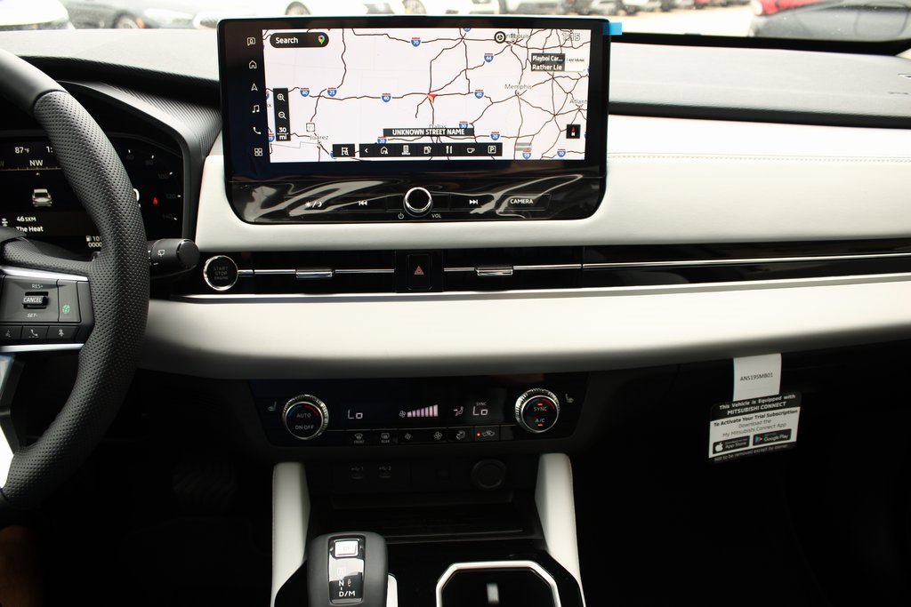 New 2025 Mitsubishi Outlander SE image 18