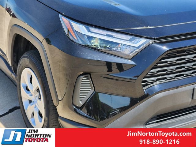 Used 2025 Toyota RAV4 LE AWD/4WD image 9