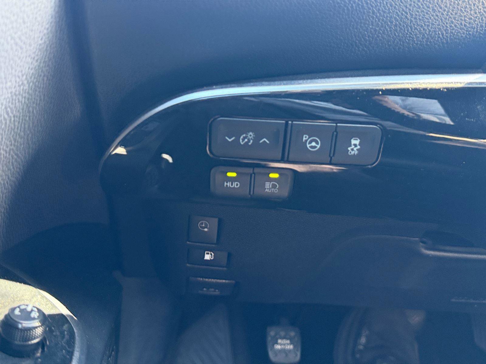 Used 2017 Toyota Prius Prime Advanced w/ Carpet Mat Package FWD image 23