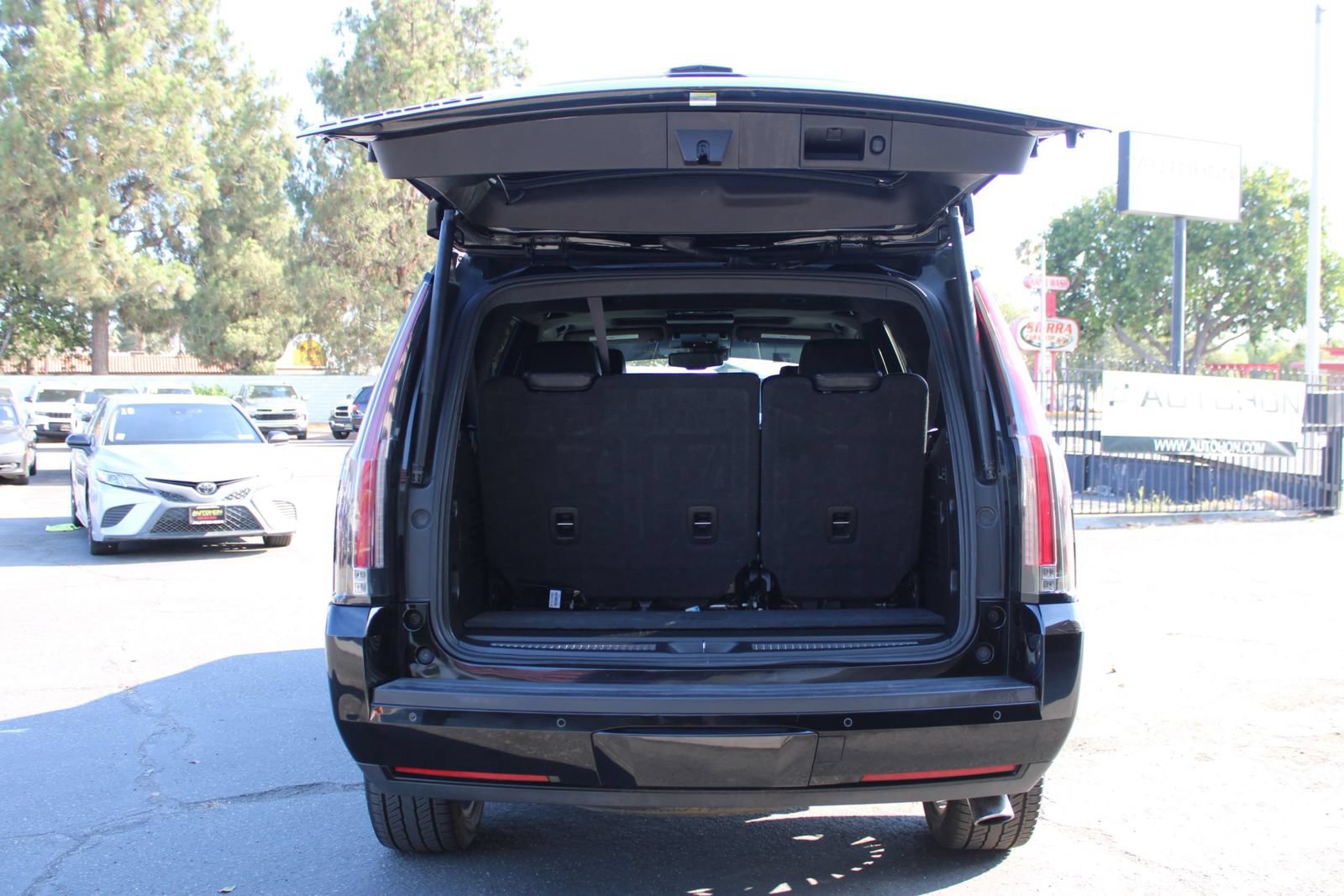 Used 2016 Cadillac Escalade Platinum AWD/4WD image 38