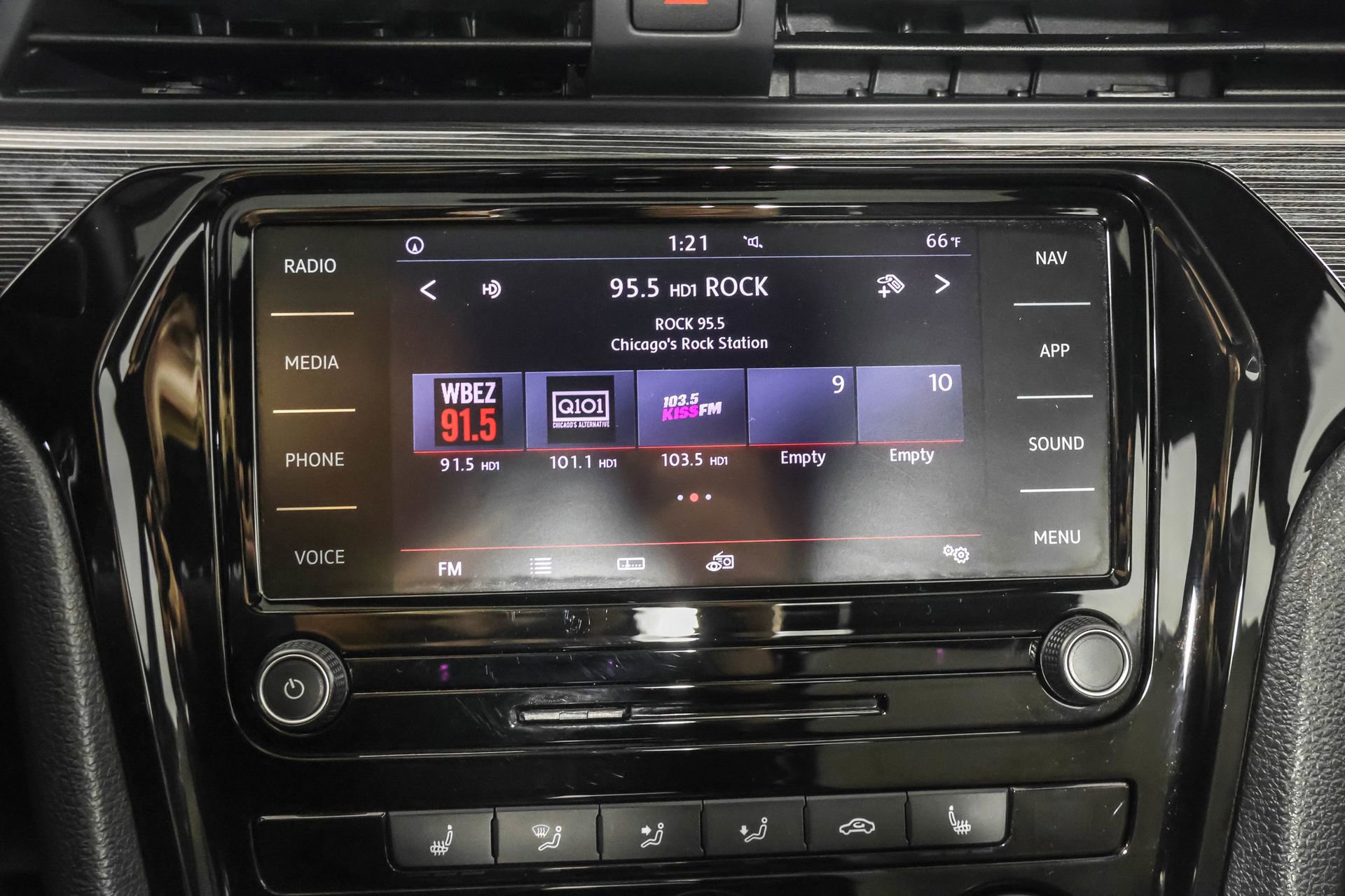 Used 2022 Volkswagen Passat 2.0T R-Line image 28