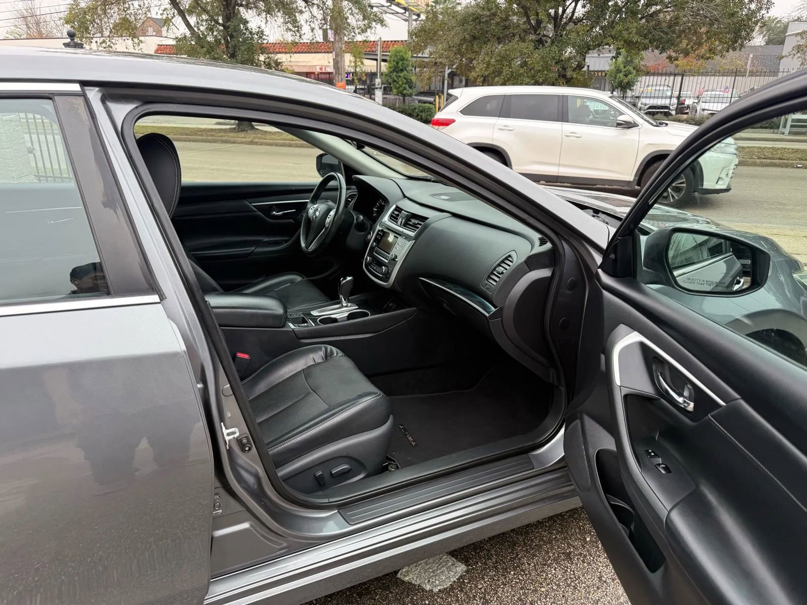 Used 2017 Nissan Altima 2.5 SL w/ Moonroof Package image 10