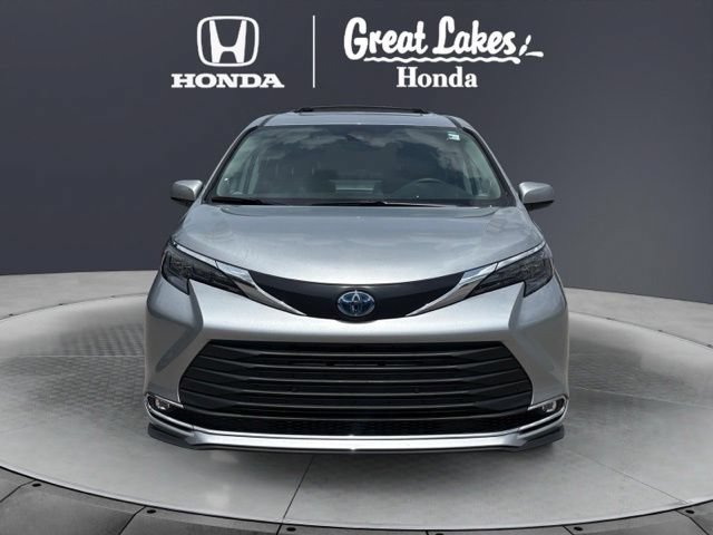 Used 2024 Toyota Sienna XLE w/ XLE Plus Package AWD/4WD image 8