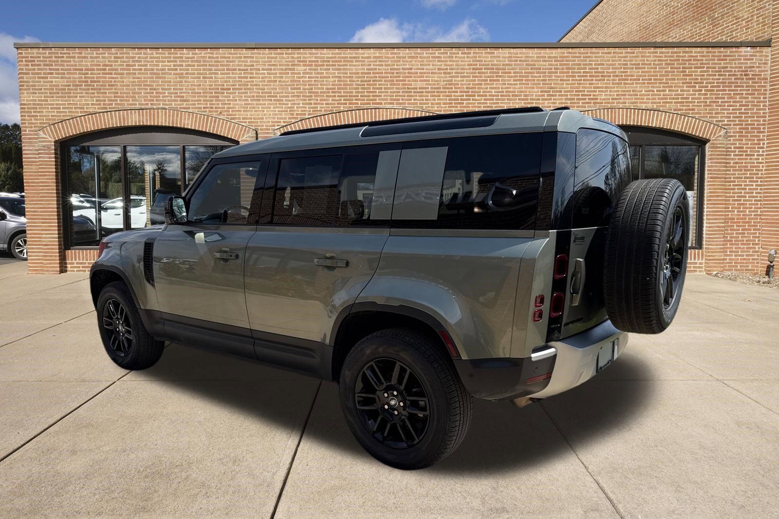 Used 2025 Land Rover Defender 110 S AWD/4WD image 6
