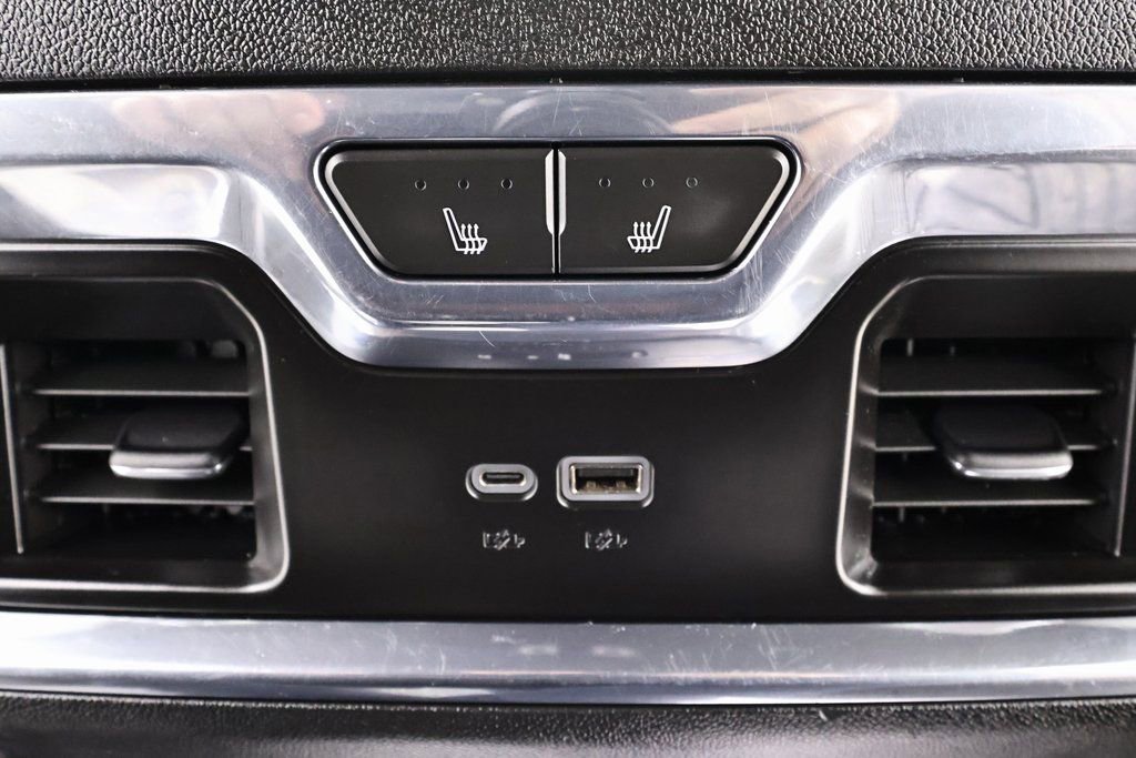 Used 2024 GMC Sierra 3500 Denali Ultimate image 16