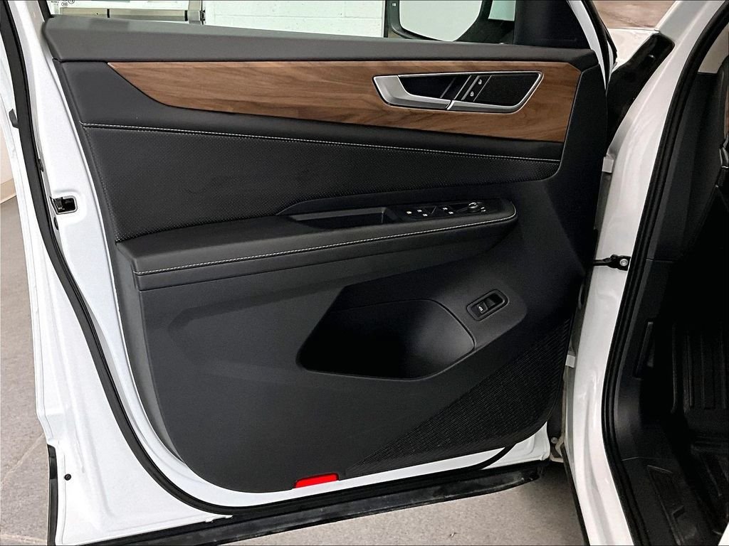 Used 2025 Volkswagen Atlas SE AWD/4WD image 9
