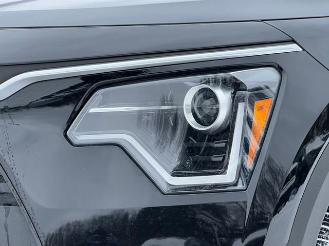 Used 2023 Kia Niro LX image 32