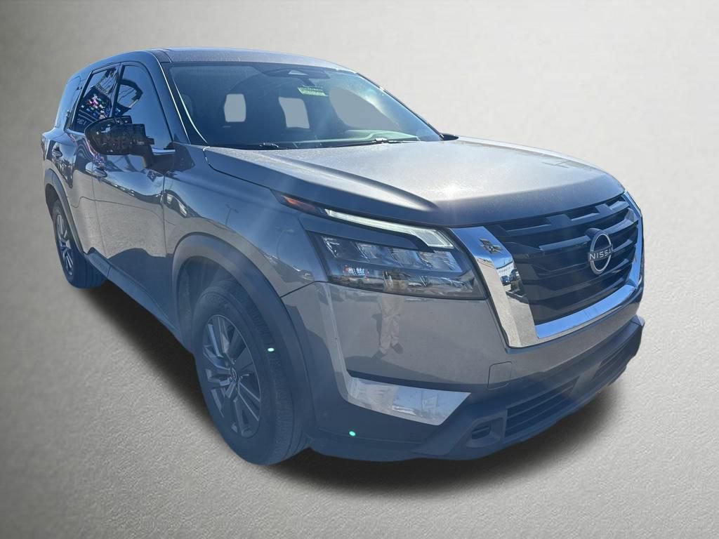 Used 2023 Nissan Pathfinder S image 1