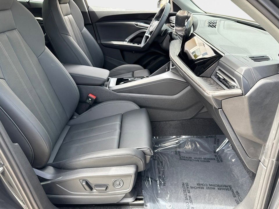 Certified 2025 Audi Q5 2.0T Premium Plus w/ Premium Plus image 11