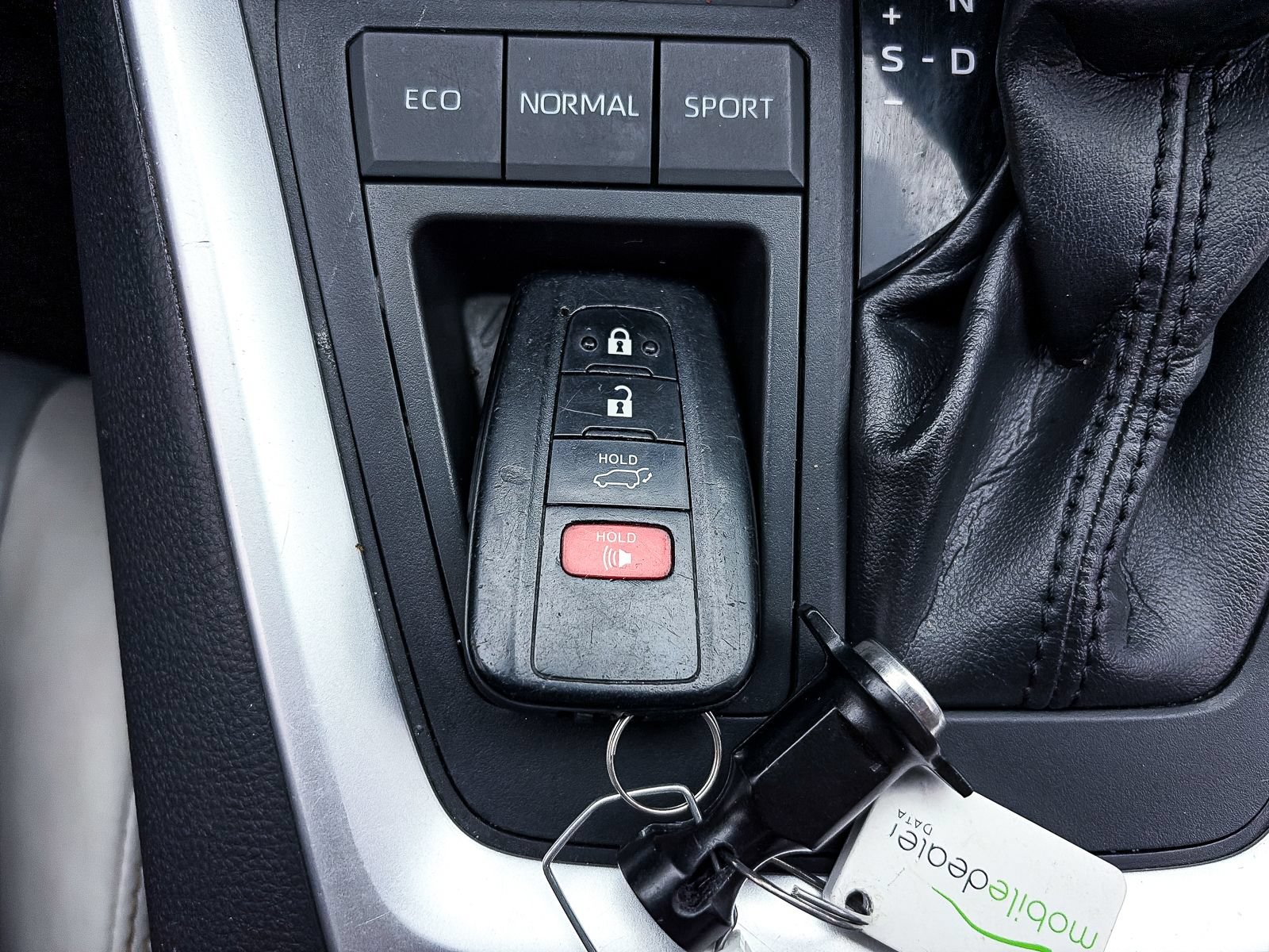 Used 2019 Toyota RAV4 XLE Premium w/ Carpet Mat Package FWD image 27