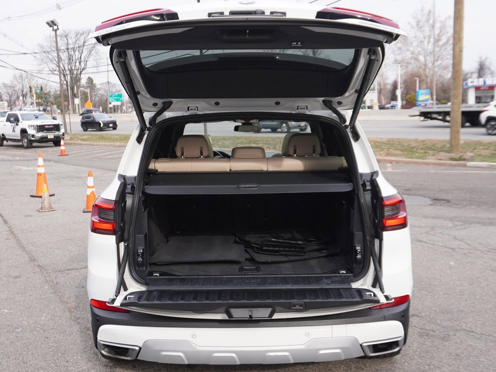 Used 2022 BMW X5 xDrive40i w/ Parking Assistance Package image 18
