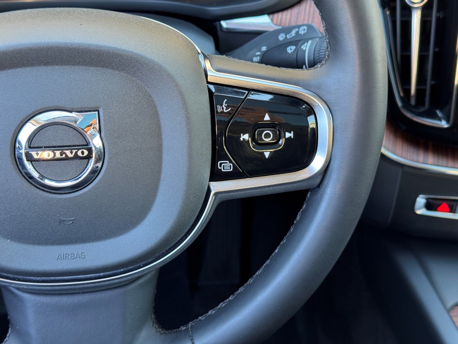 Used 2024 Volvo XC60 T8 Ultimate w/ Protection Package Premier AWD/4WD image 23