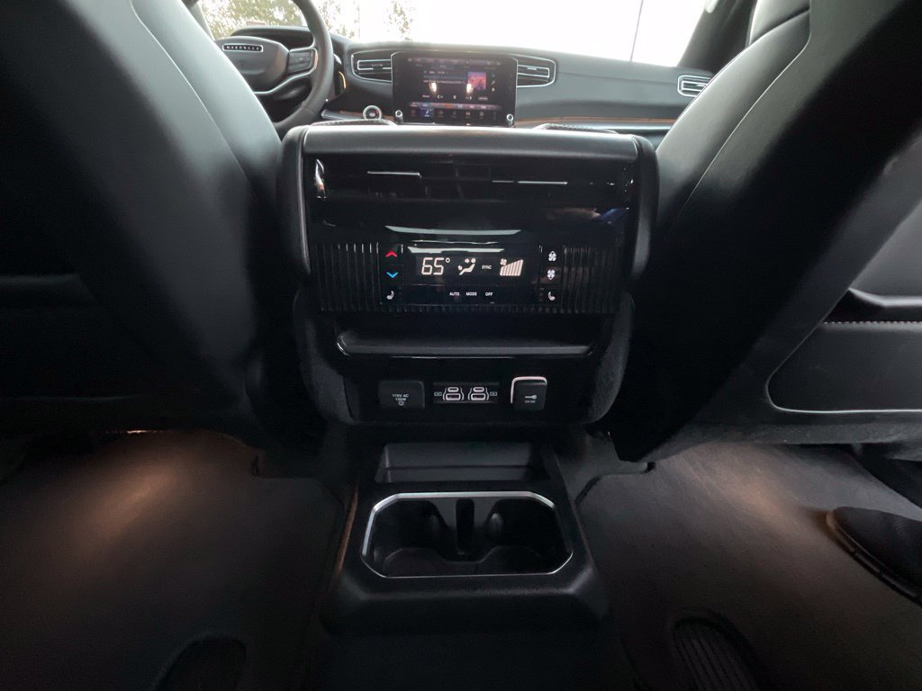 Used 2025 Jeep Wagoneer Series III w/ Premium Group I AWD/4WD image 26