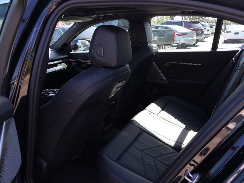 Used 2025 BMW i5 xDrive40 w/ Premium Package AWD/4WD image 37