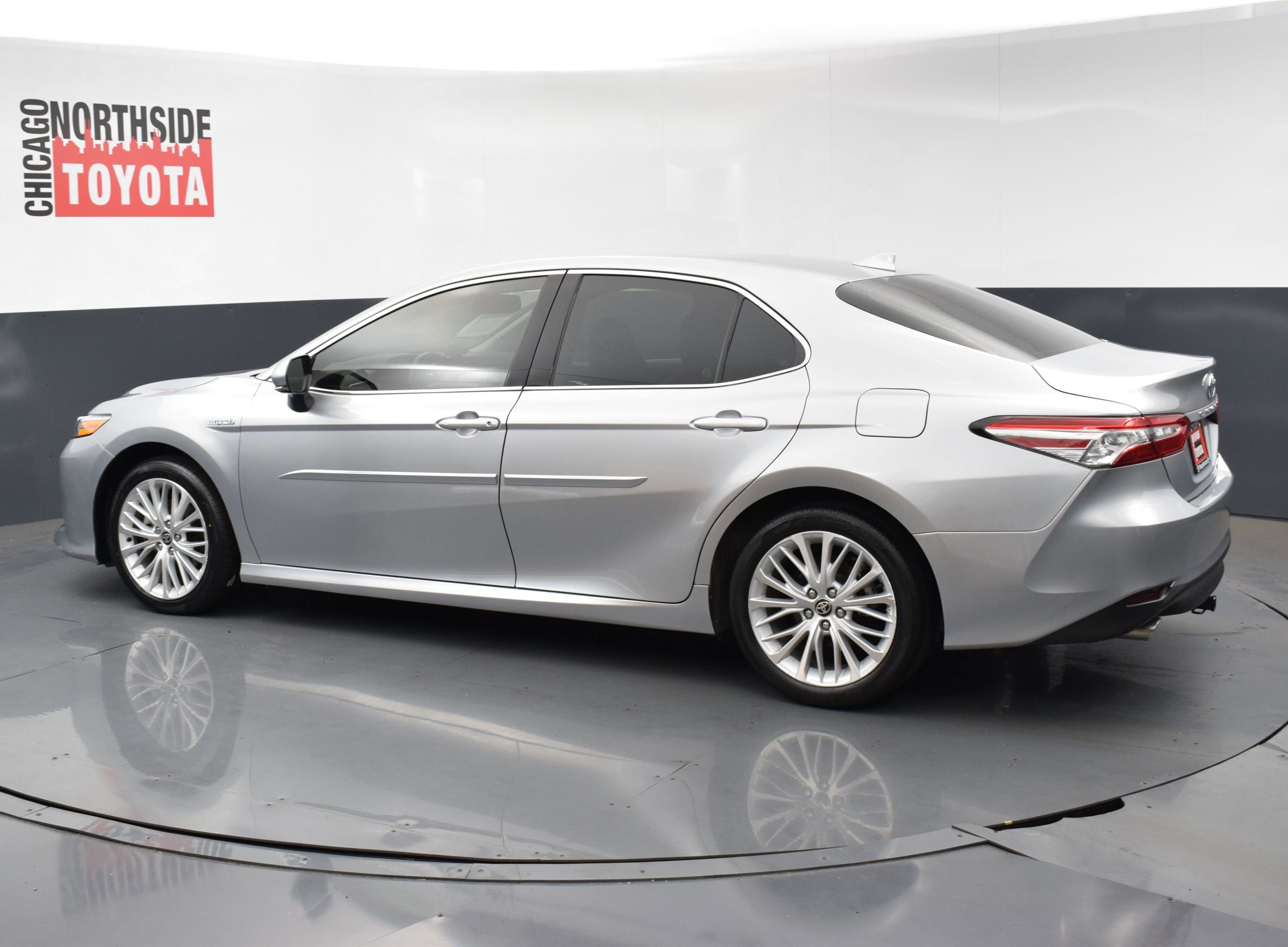 Used 2020 Toyota Camry XLE image 2