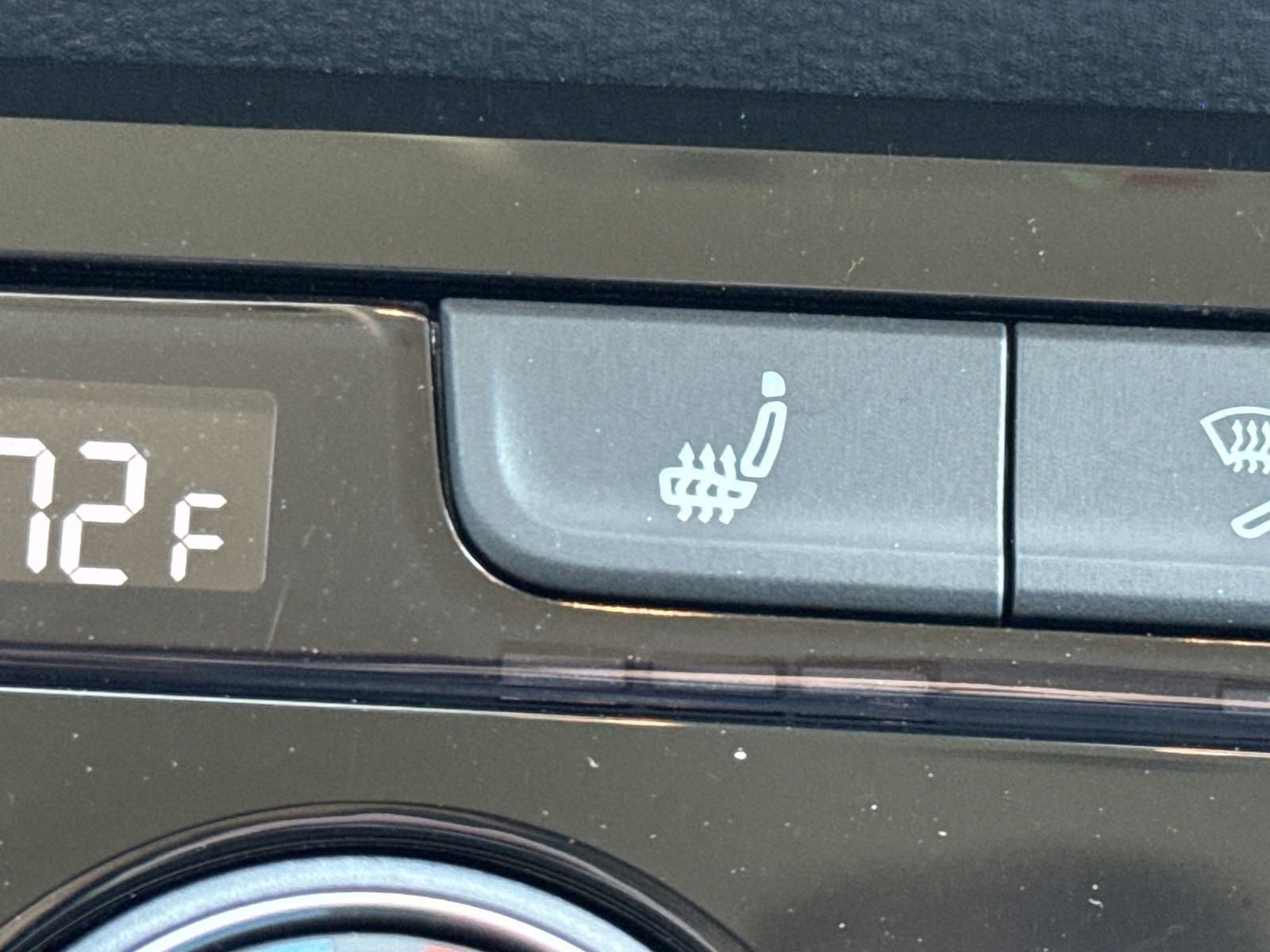 Used 2024 Volkswagen Taos SE image 14