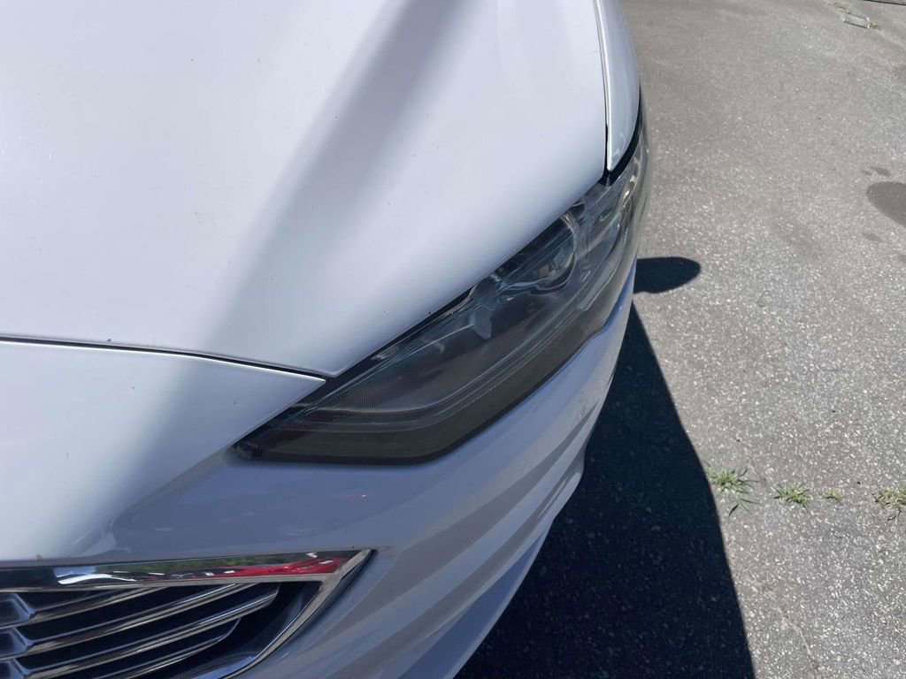 Used 2018 Ford Fusion SE FWD image 8