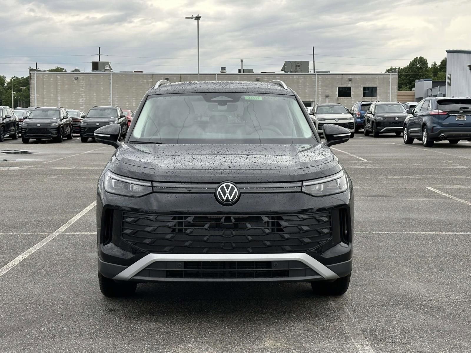 New 2026 Volkswagen Tiguan SE FWD image 9