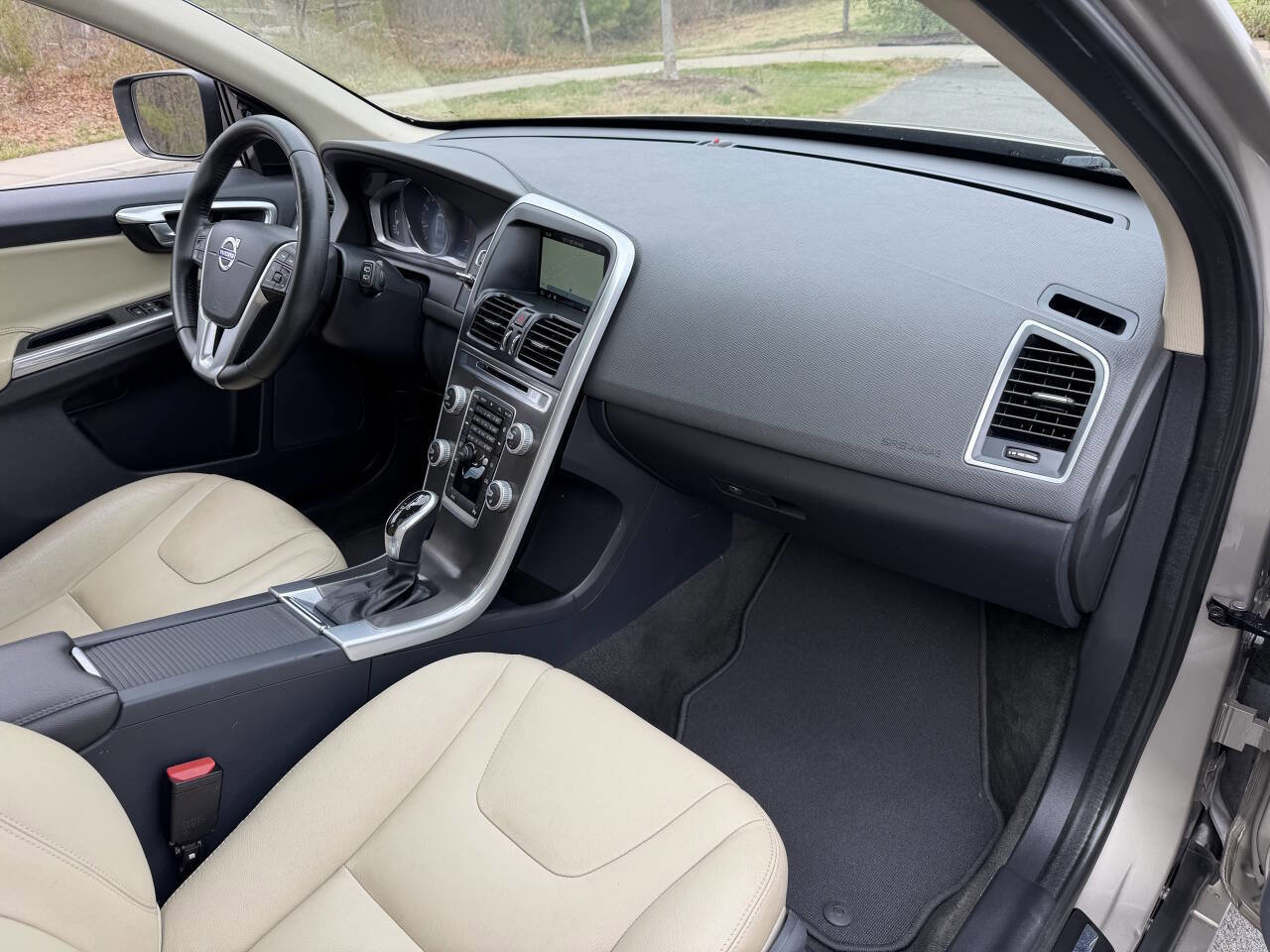 Used 2016 Volvo XC60 T5 Premier w/ Proximity Package image 26