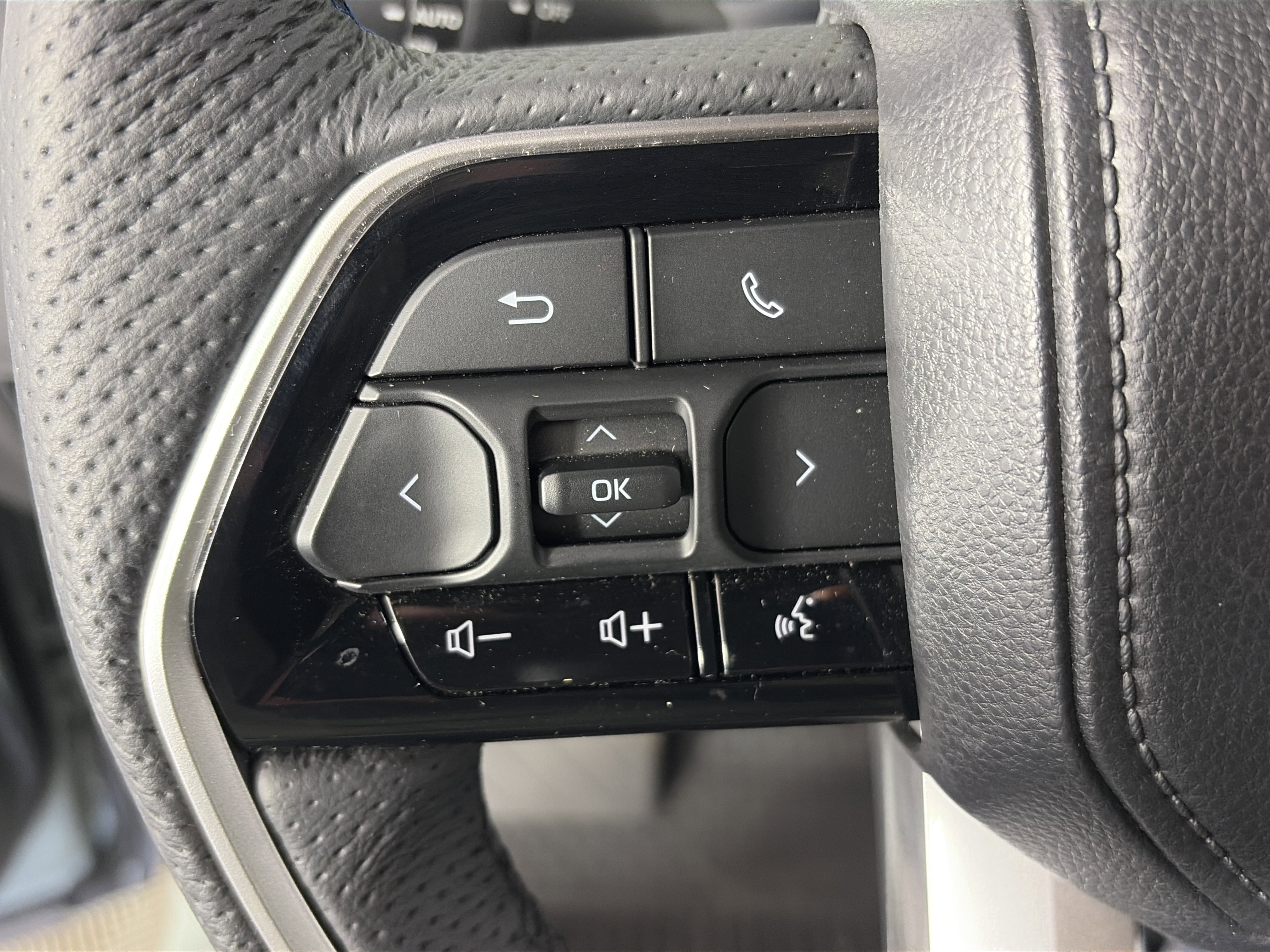 Used 2025 Toyota Sequoia Platinum w/ Tow Technology Package image 37