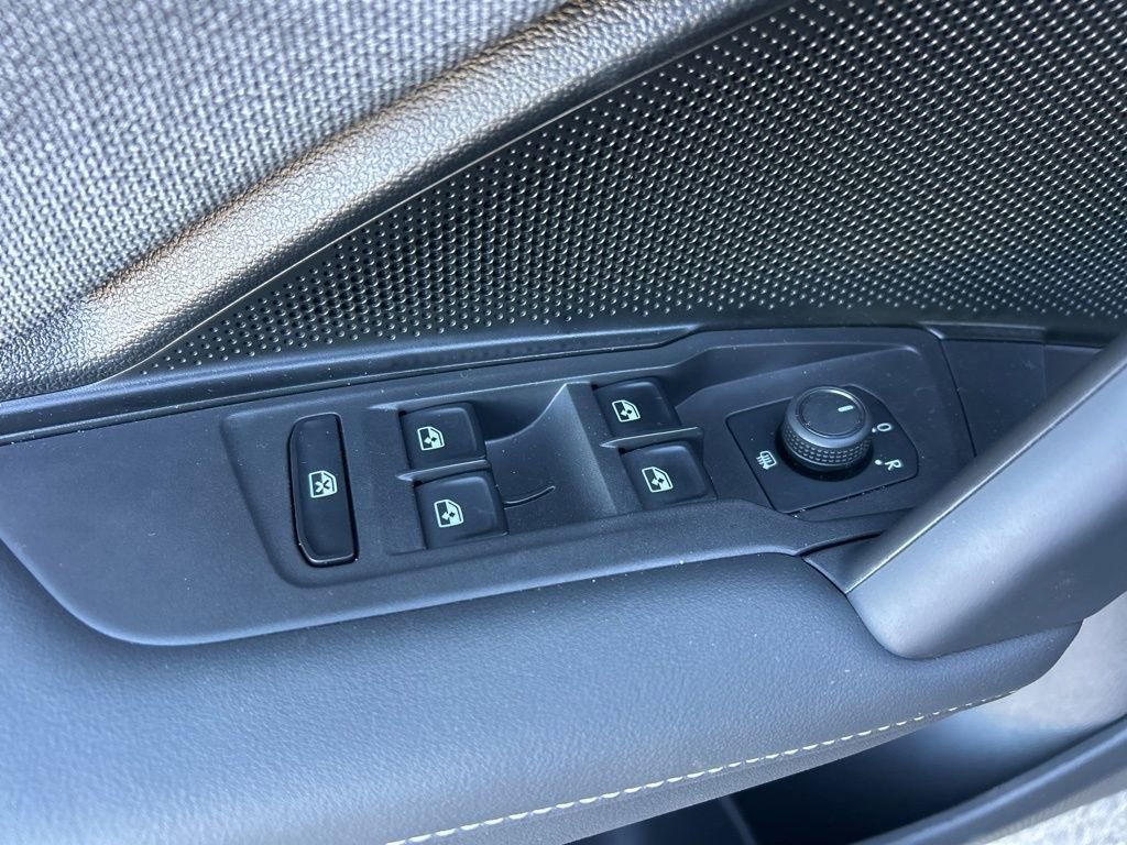 Used 2025 Volkswagen Tiguan S image 18